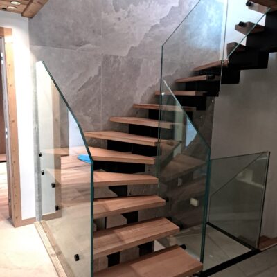 Escalier à limon central en acier - Chalet Privé - Les Gets France