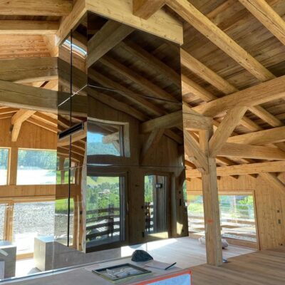 Habillage de cheminée en Dibond miroir - Chalet privé - Megeve France