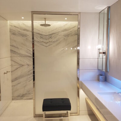 Cloison de douche inox et verre partiellement dépoli - Chalet privé - Couchevel France