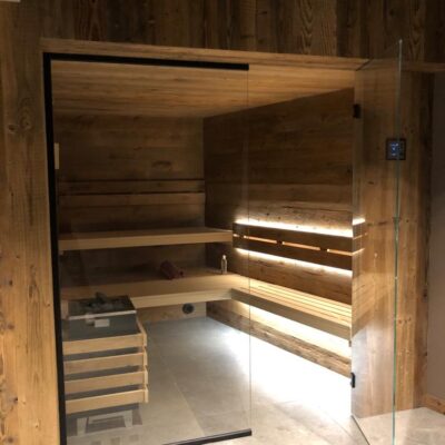 Cloison et porte vitrée de sauna - Chalet privé - Morzine France